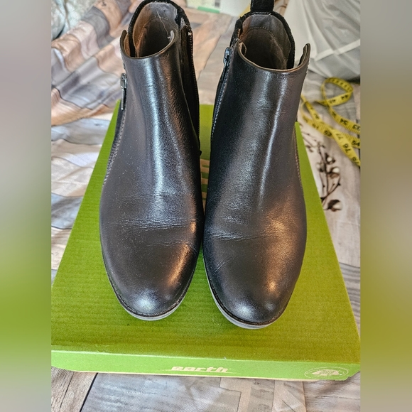 Earth Black Leather Boots - Picture 1 of 5